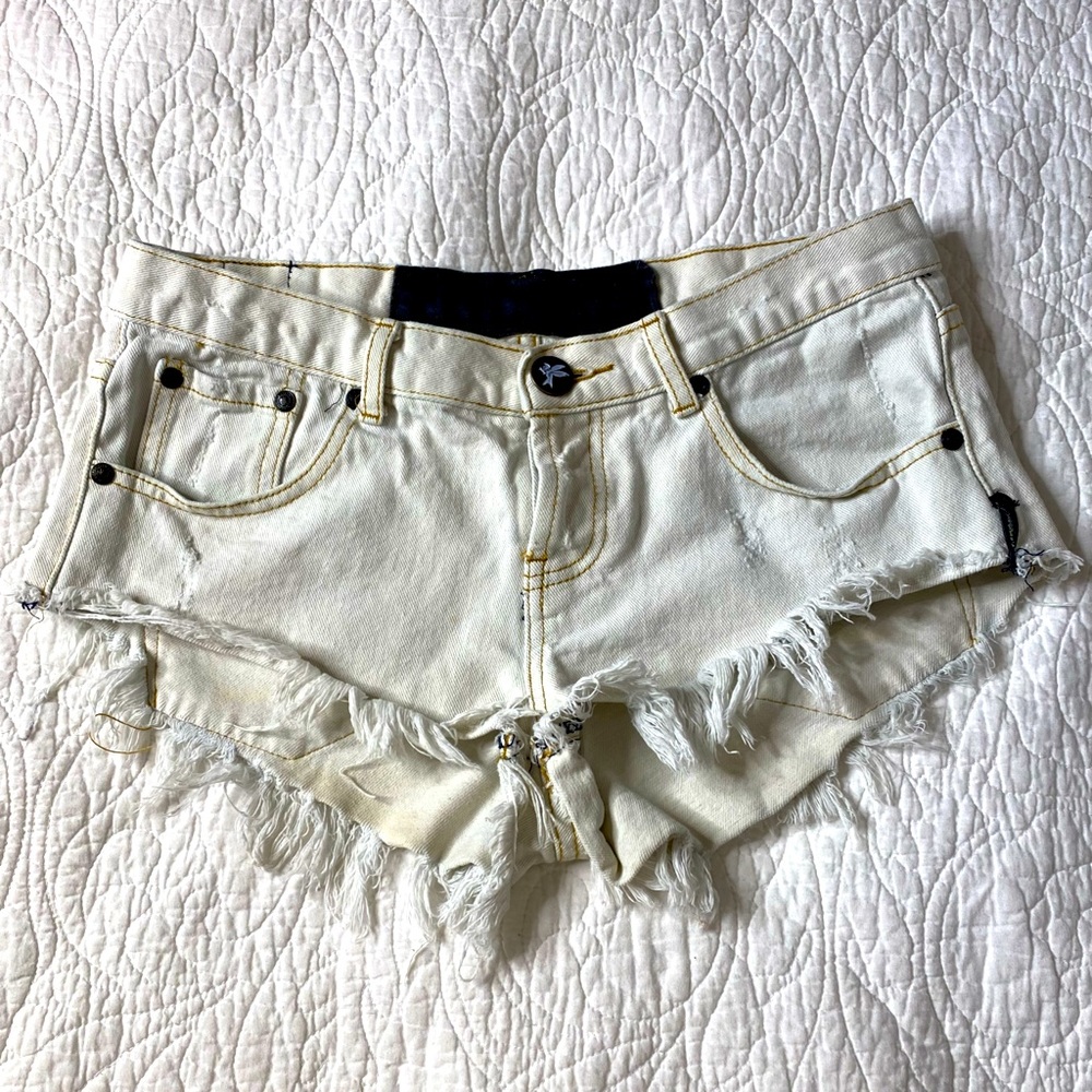 ONE TEASPOON Roller White Denim Cut Offs 🛼